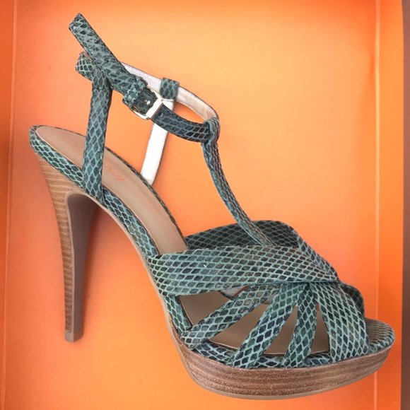 T-strap heels - Picture 2 of 4